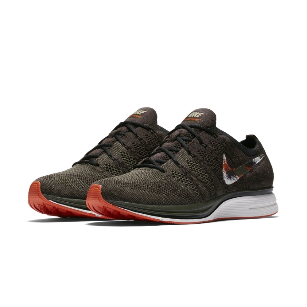 NIKE FLYKNIT TRAINERS  BLACK / GREEN